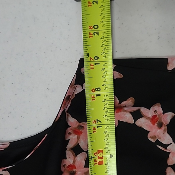 Karl Lagerfeld floral sleeveless top with ruffled neck size Medium - Picture 5 of 7